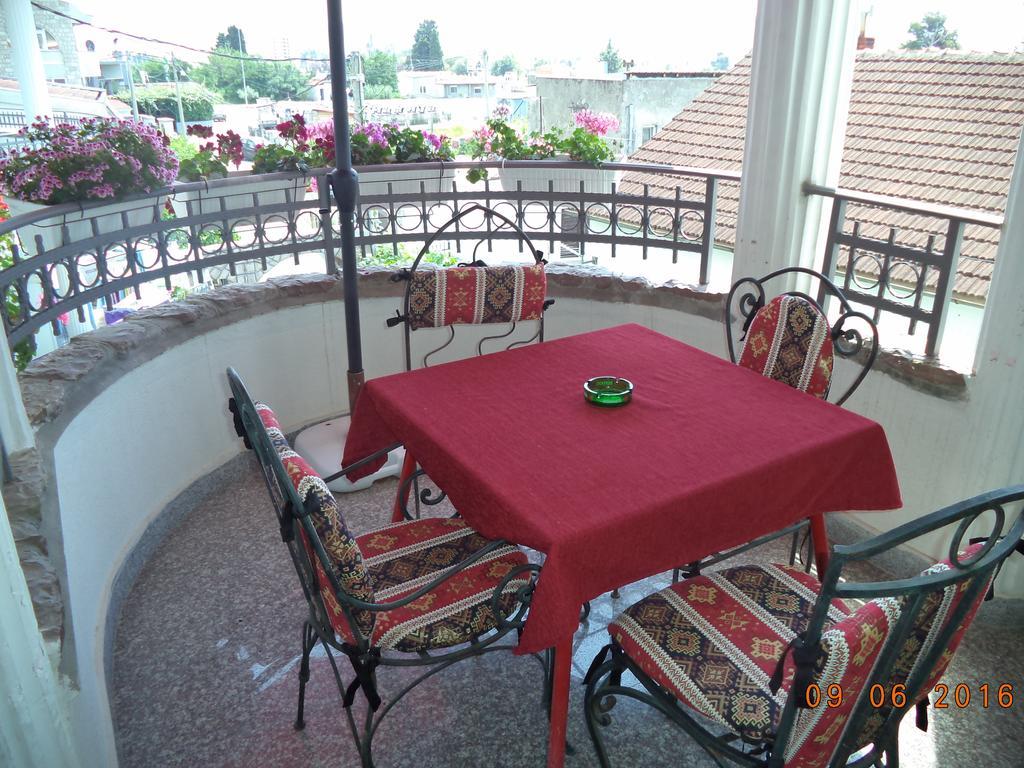 Apartments Vila Monegro บาร์ ภายนอก รูปภาพ