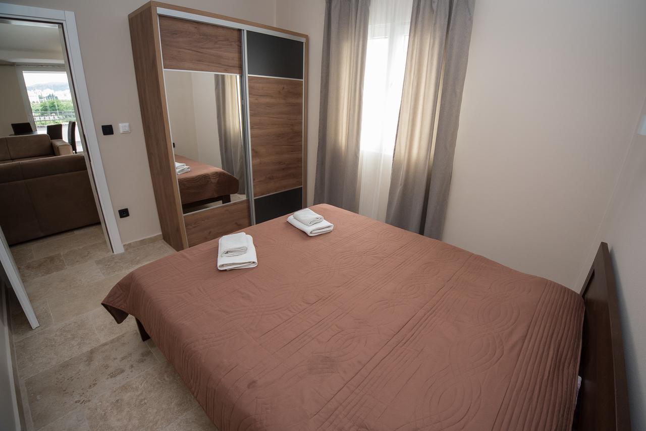 Apartments Vila Monegro บาร์ ภายนอก รูปภาพ