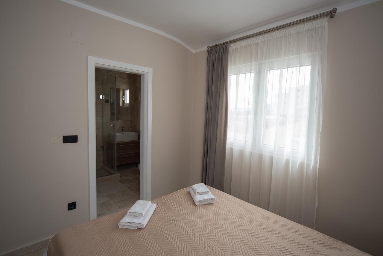 Apartments Vila Monegro บาร์ ภายนอก รูปภาพ
