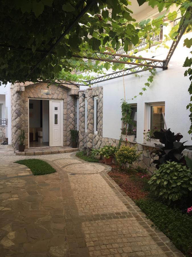Apartments Vila Monegro บาร์ ภายนอก รูปภาพ