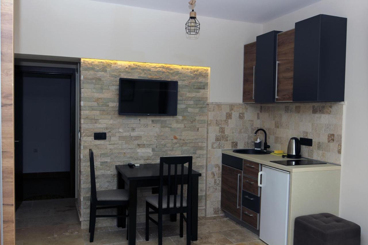 Apartments Vila Monegro บาร์ ภายนอก รูปภาพ