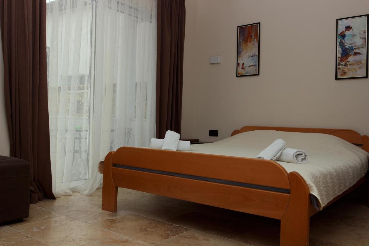 Apartments Vila Monegro บาร์ ภายนอก รูปภาพ