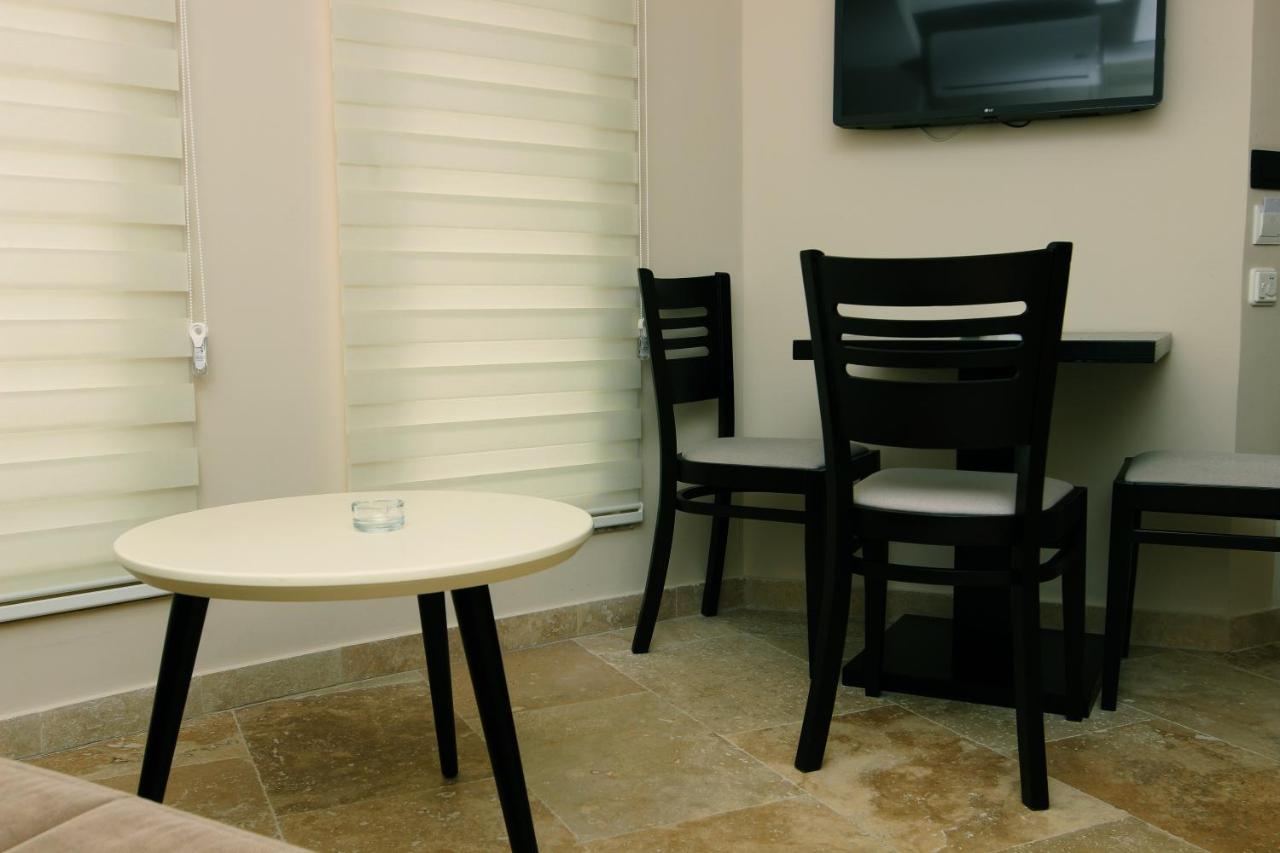 Apartments Vila Monegro บาร์ ภายนอก รูปภาพ
